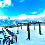 Family & Mountain C'est La Vie Хостел
