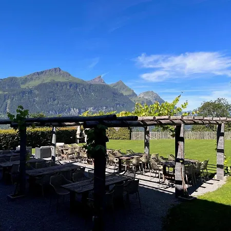 Family & Mountain C'est La Vie Hostel *