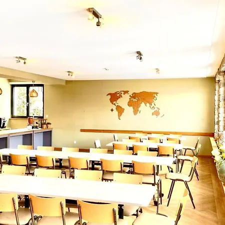 Family & Mountain C'est La Vie Hostel