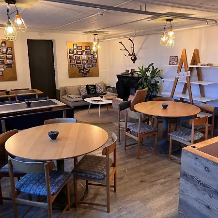 Family & Mountain C'est La Vie Hostel