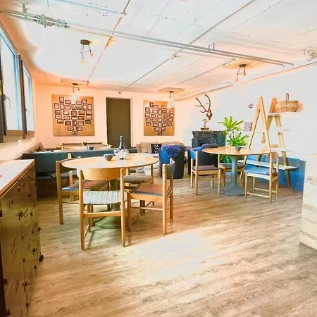 Auberge de jeunesse C'est La Vie