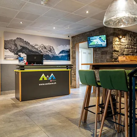 Family & Mountain C'est La Vie Hostel *