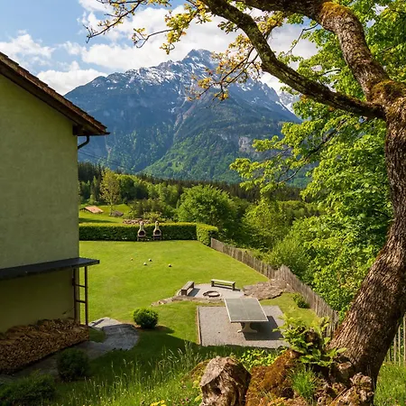 Family & Mountain C'est La Vie Hostel