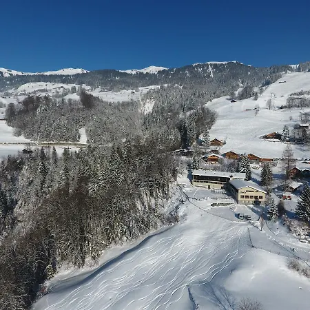 Family & Mountain C'est La Vie Hostel
