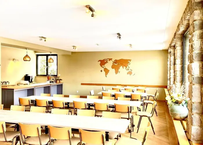 Family & Mountain C'est La Vie Hostel