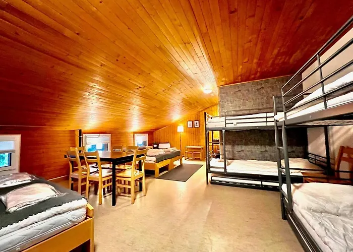 Family & Mountain C'est La Vie Hostel *