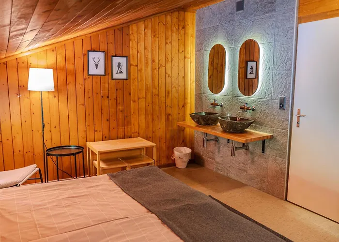 Family & Mountain C'est La Vie Hostel