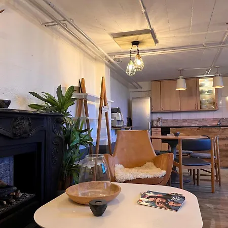 C'est La Vie Hostel *