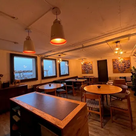 C'est La Vie Hostel *