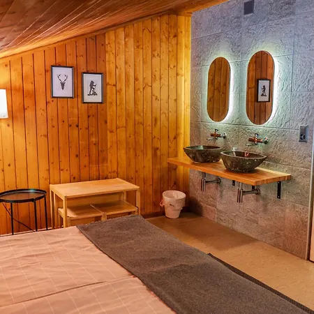 Family & Mountain C'est La Vie Hostel