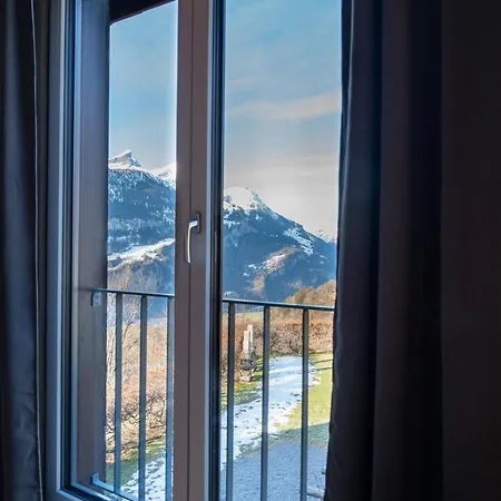 Family & Mountain C'est La Vie Hostel *