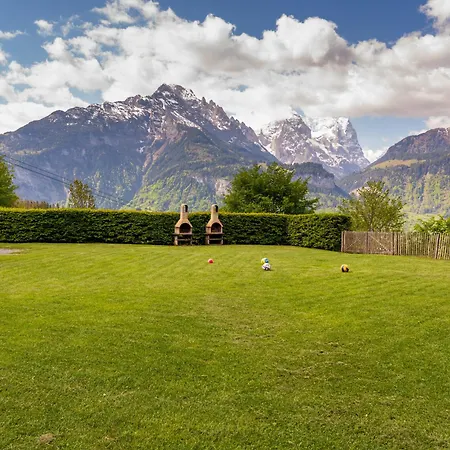 Family & Mountain C'est La Vie Hostel *