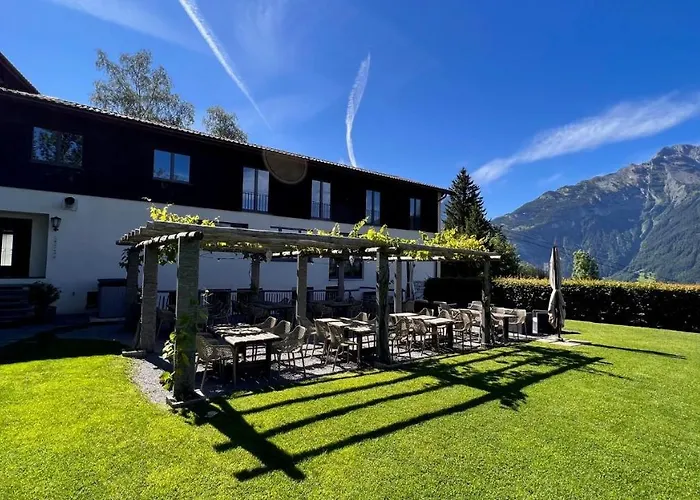 Family & Mountain C'est La Vie Hostel