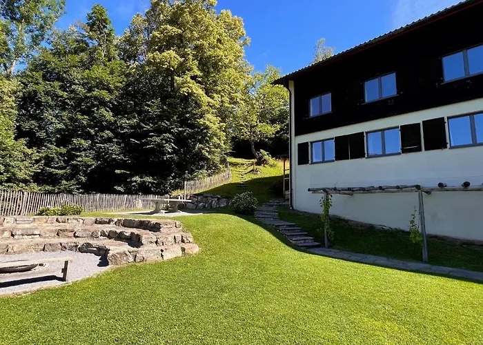 Family & Mountain C'est La Vie Hostel *