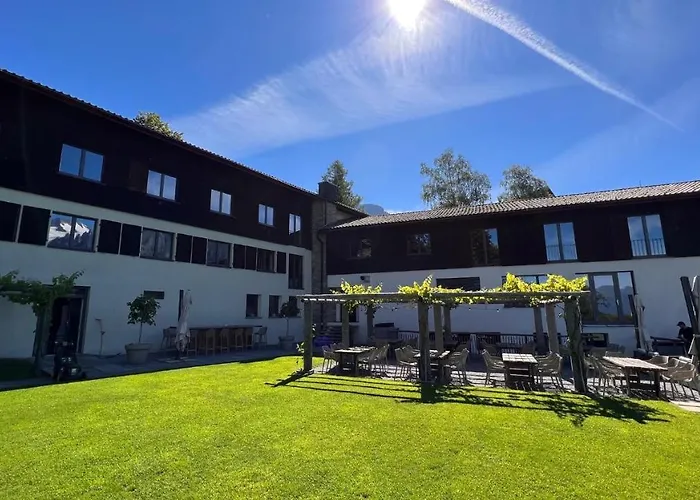 Family & Mountain C'est La Vie Hostel