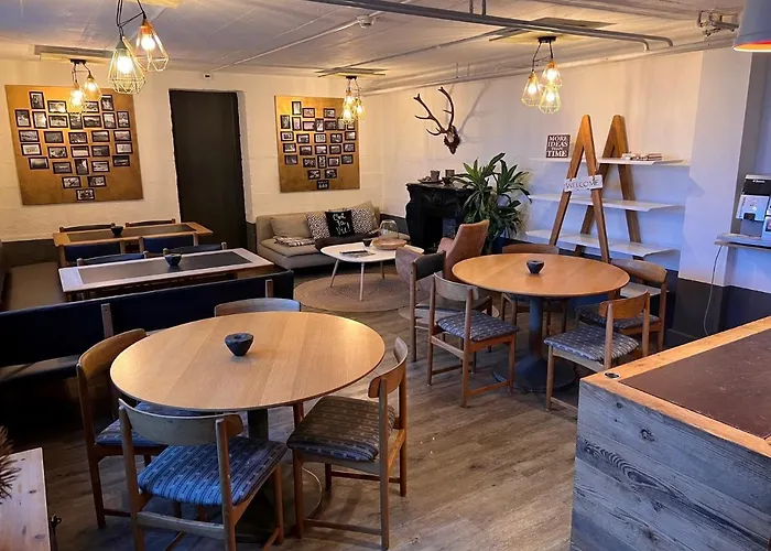 Family & Mountain C'est La Vie Hostel