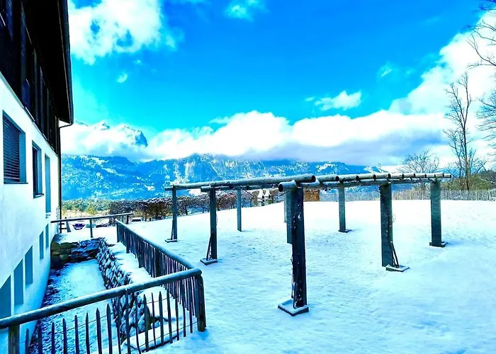 Family & Mountain C'est La Vie Hostel