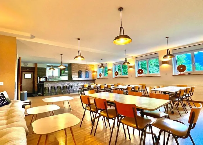 Family & Mountain C'est La Vie Hostel