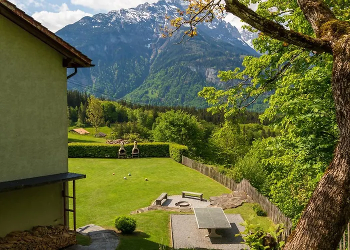 Family & Mountain C'est La Vie Hostel