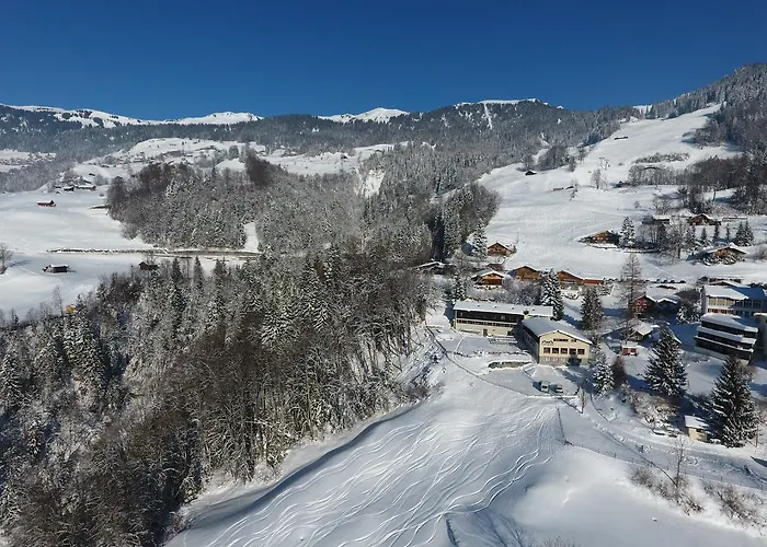 Family & Mountain C'est La Vie Hostel